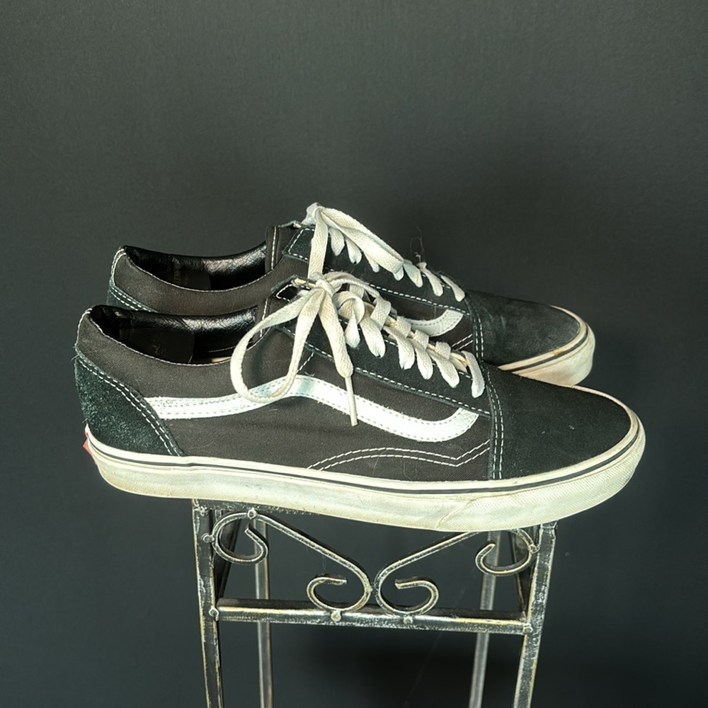 Men’s black Old Skool Vans size 11